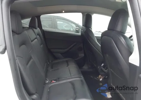 2022 Tesla Model Y Long Range Dual Motor All-Wheel Drive z USA, uszkodzony, nr VIN 7SAYGAEE9NF507600